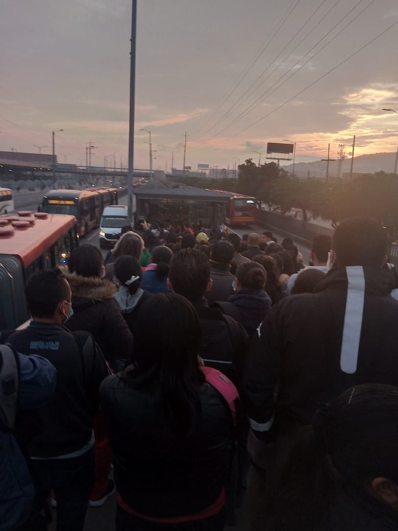 lcvelez's tweet image. ¿Qué parte de QUEDÉMONOS EN CASA no entendimos?