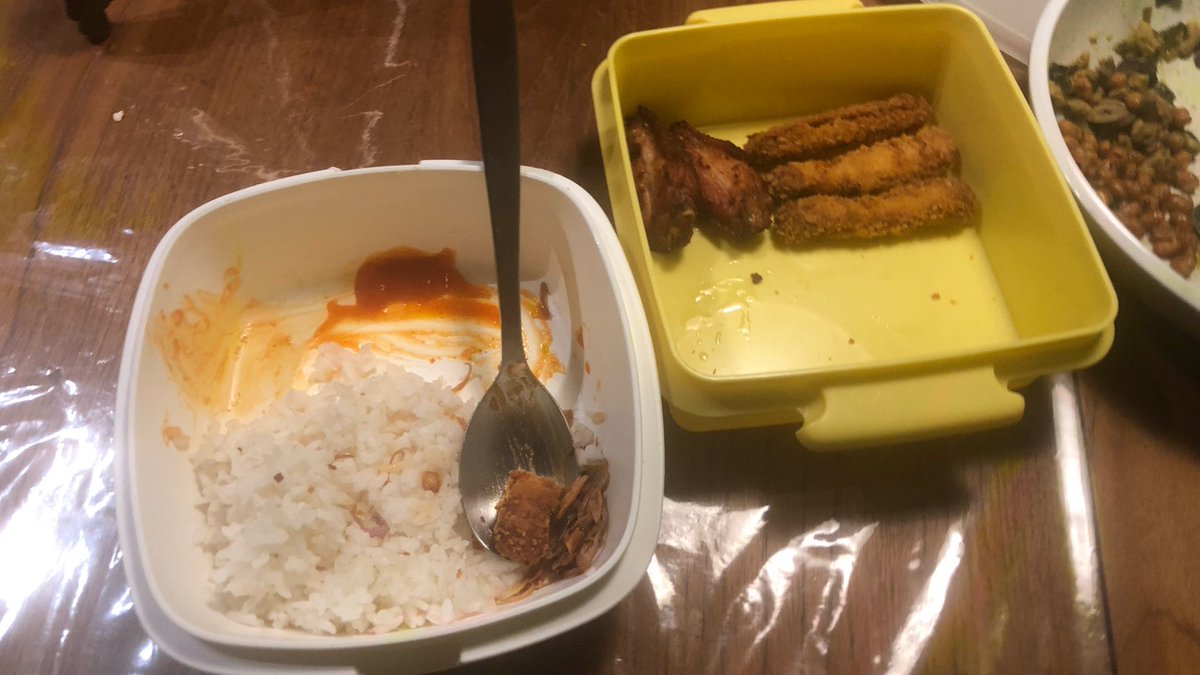 Bekel nasi sama nugget, gila enak bgt. Apalagi minta punya temen.