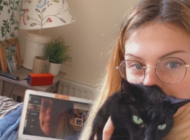 ljcequine's tweet photo. Day 2 of WFH but Day 1 of official @UC_Sparsholt virtual lectures for our Equine undergrads 🐴 went ok and even got some selfies to share of students, some with their little helpers 😊 #stayhomestaysafe #ucsequine https://t.co/8JzRu1tpIy