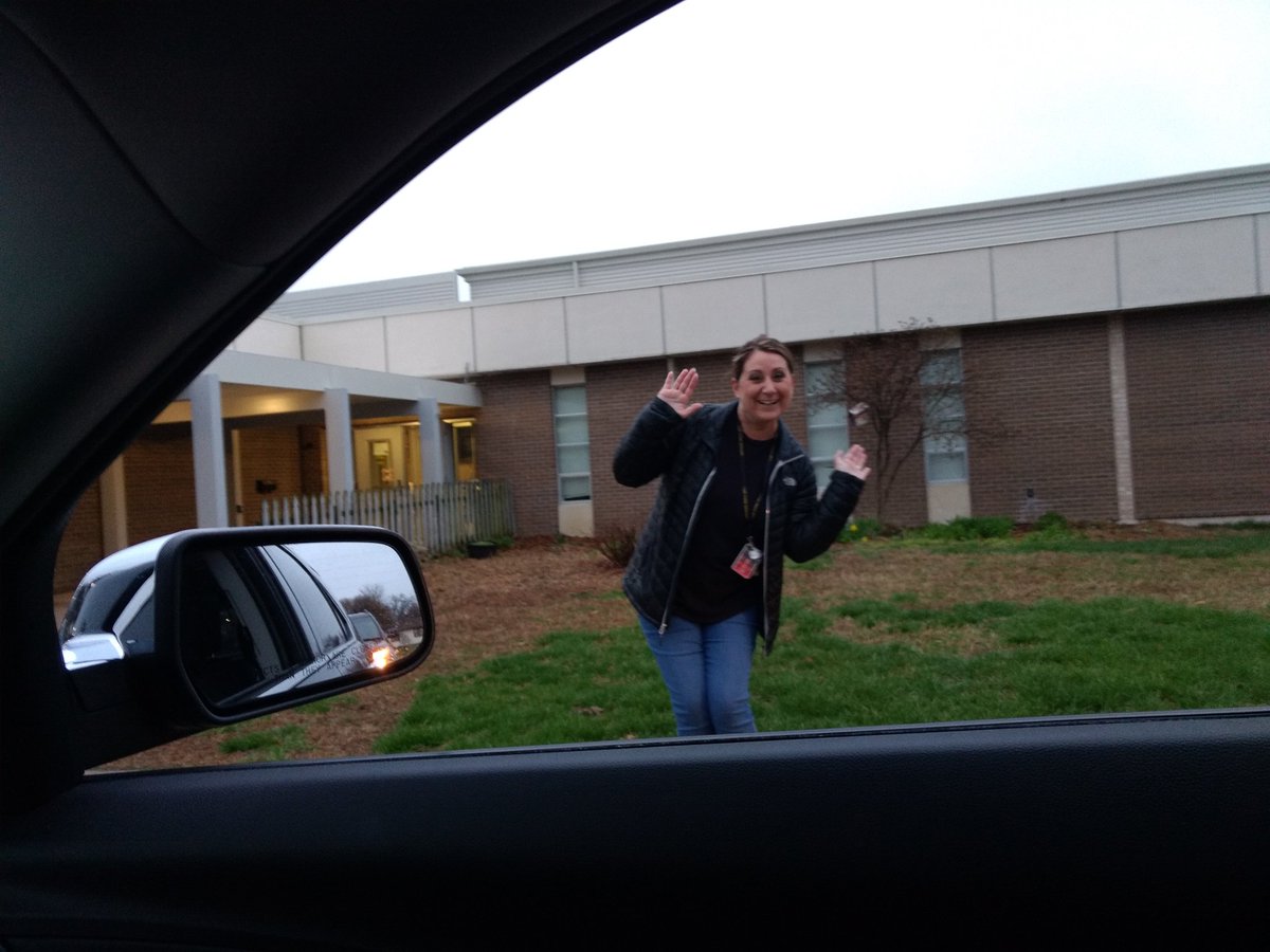 VSchweinler's tweet photo. Good to see all of these faces today! Parents are picking up devices and materials today at the buildings, so we can start instruction next week. #SchoolFamily #EmporiaProud @Emporia253 @KevinCase253 https://t.co/TKRjiMSHfI