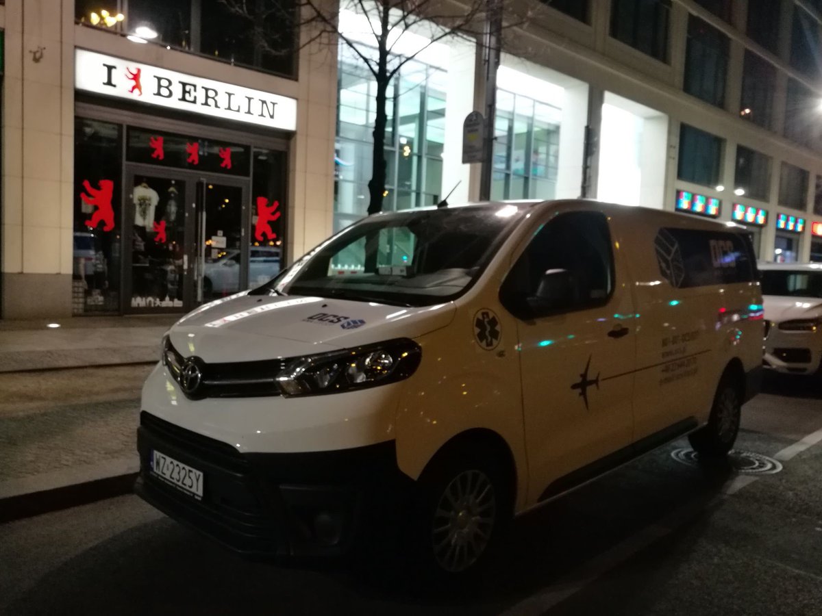 ocstransport's tweet photo. Codziennie tysiące osób w całym kraju wysyła i odbiera paczki narażając siebie i kuriera na zarażenie koronawirusem. W Polsce koronawirus rozprzestrzenia się wolniej. To od nas kurierów i od was odbiorców przesyłek zależy, że ten stan zostanie utrzymany. https://t.co/wJ6etMfoAy https://t.co/uO5fvVJpvn