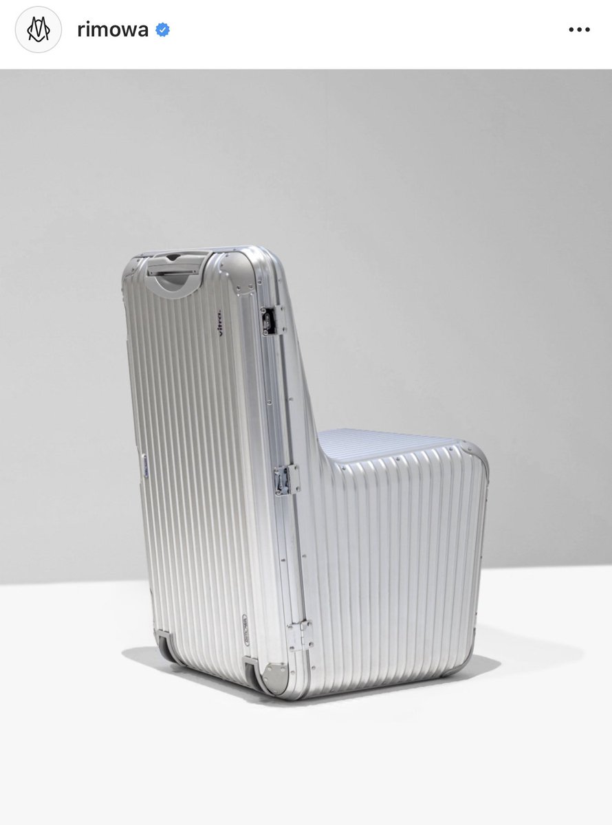 Psolemn's tweet photo. ชอบนั่งกันบนกระเป๋าเดินทางกันนักใช่ไหม Rimowa จัดให้ครับ 5555555555 https://t.co/JiOLVSVmPo