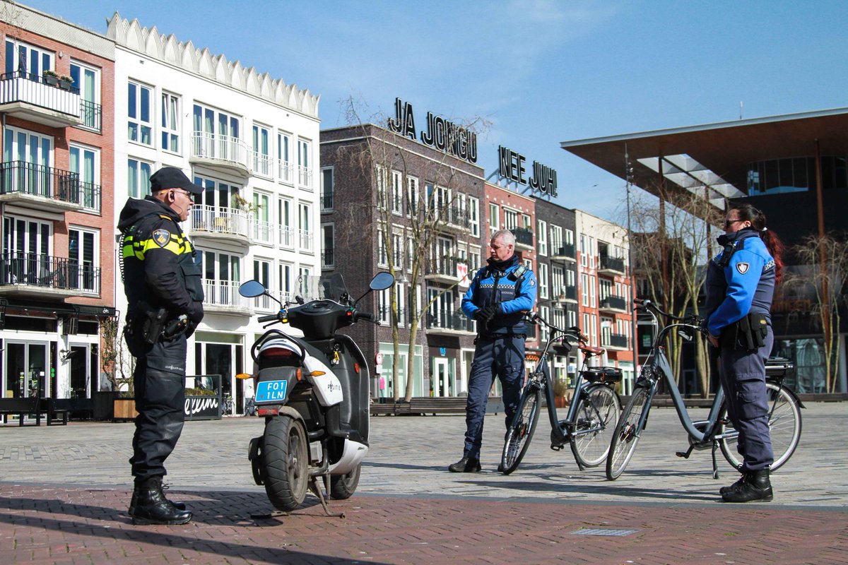AntonKappers's tweet photo. Netjes op afstand 👍 @politie_lwdn @Toezicht_Lwd https://t.co/I0DZ2JBaer