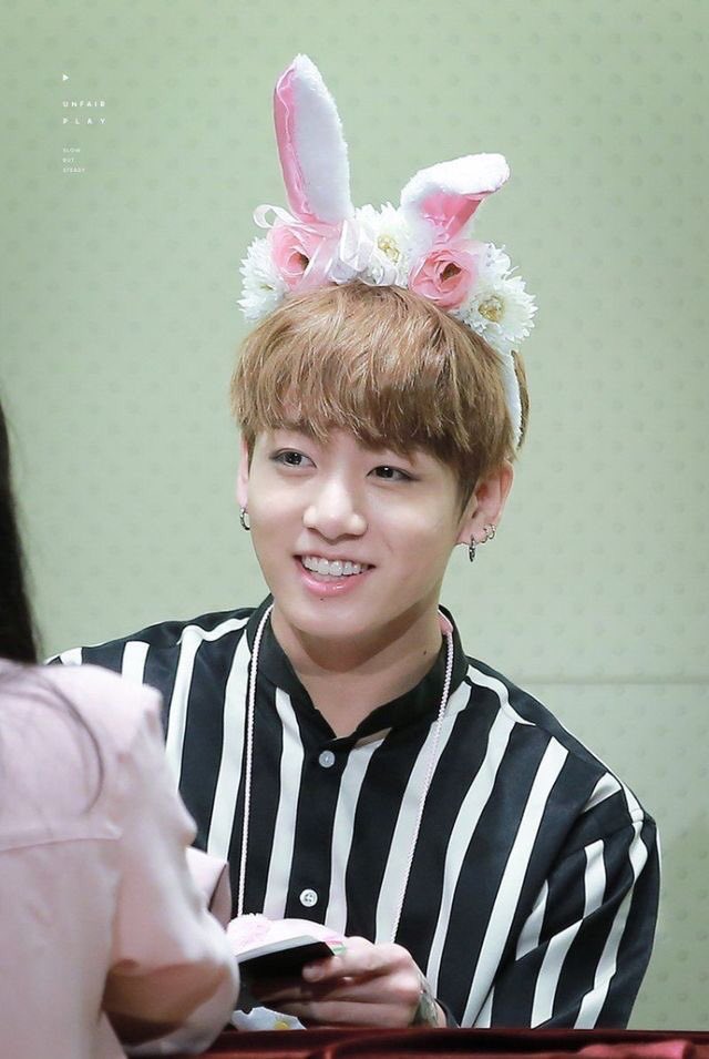 Jungkook as a ᵀᶦⁿʸ bunny — a devastating thread