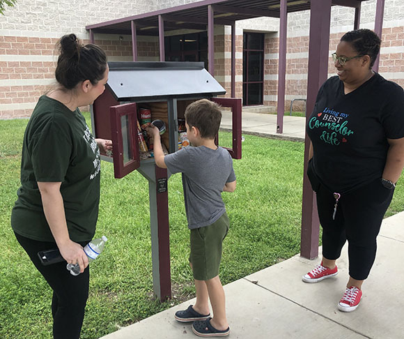NEISD's tweet photo. #NEISDcares --Wetmore pays it forward with Little Free Food Bank! 

https://t.co/xXO1fJ2eFM https://t.co/MimfuGAFyx