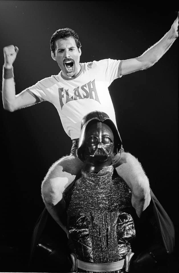 whitekweeen's tweet photo. Freddie Mercury riding Darth Vader, that's it. https://t.co/njYl91msF0