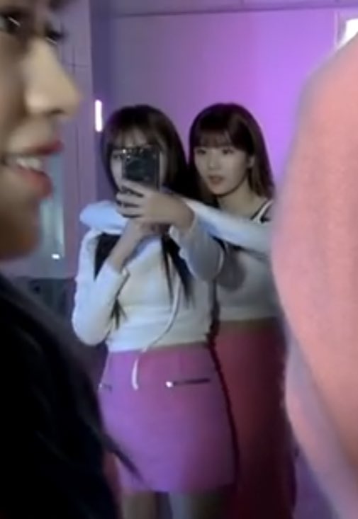 leesujhi's tweet photo. @zwoneunbi biar kita bisa sedeket ini😳 https://t.co/3oIgaGciYc