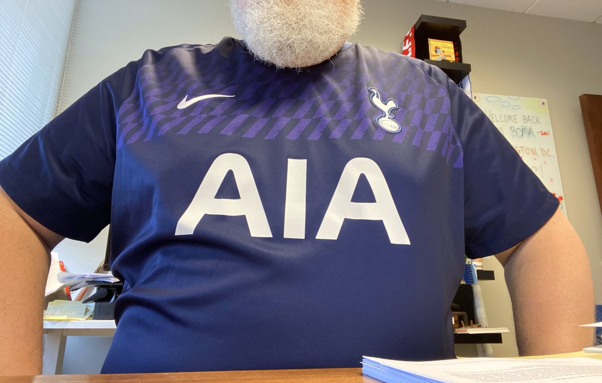 Geoffrey_Wardle's tweet photo. Day 5 @SpursOfficial 2019 Away. #Spurs made me re think my averauon to purple. This one is for @EricForsch and all the Gunners out there. #TottenhamTuesday #football #nosuits #LifeInTheTimeOfCorona https://t.co/TLQwK1YwsA