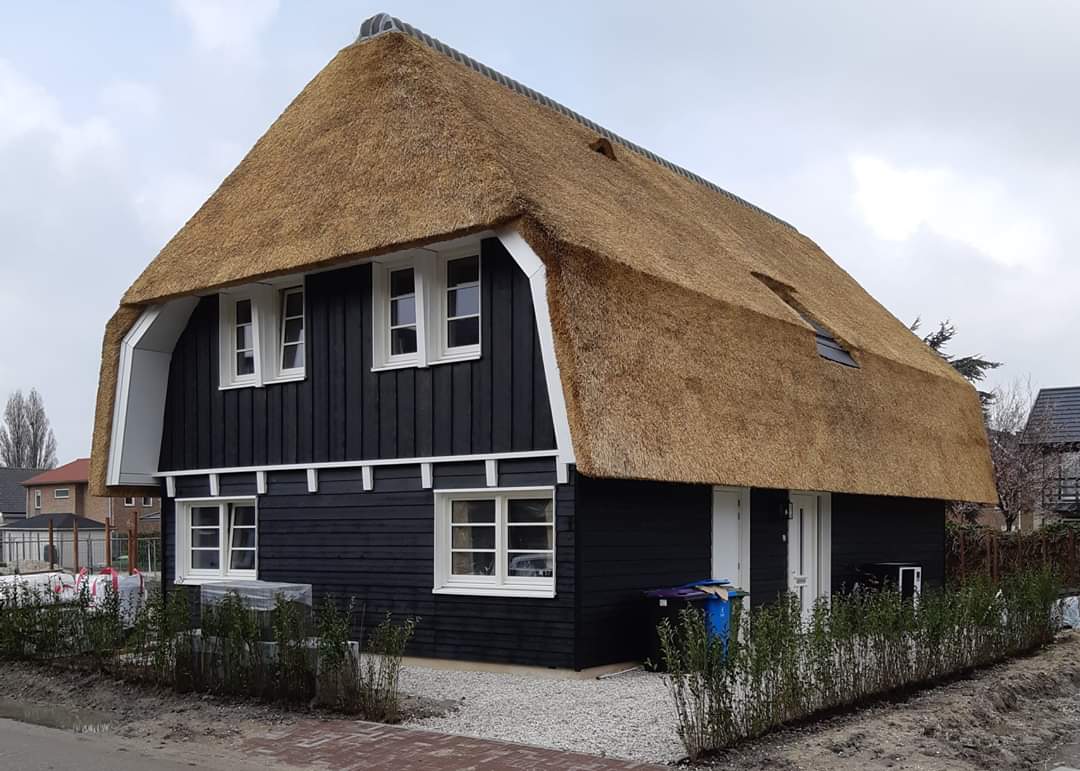 VWVastgoed's tweet photo. VolkerWessels Vastgoed levert in Delft het innovatieve woonconcept ZuiverWonen op, inclusief Madaster materialenpaspoort. Unieke villa’s gebouwd met ten minste 50% biobased materialen.
#circulair #biobased #NOM #Bouwenaanlevenskwaliteit #ZuiverWonen #Digibase #Madaster https://t.co/XKURAFXKd0