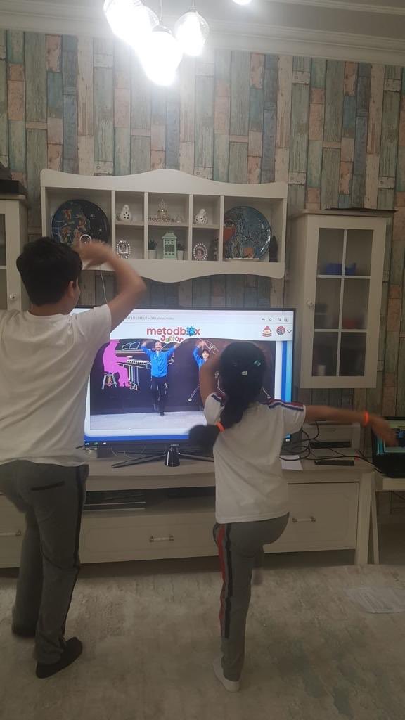 fatlihann's tweet photo. 10 yıl önce Kurucumuz Sn. Enver YÜCEL tarafından UĞUR RAUNT ile temelleri atılan METODBOX; bu zor günlerde Uzaktan Eğitim sistemi ile ülkemizin eğitimine yön veriyor. @EnverYucel @dagozlem @nevzatkulaber https://t.co/NwuGxlkCek