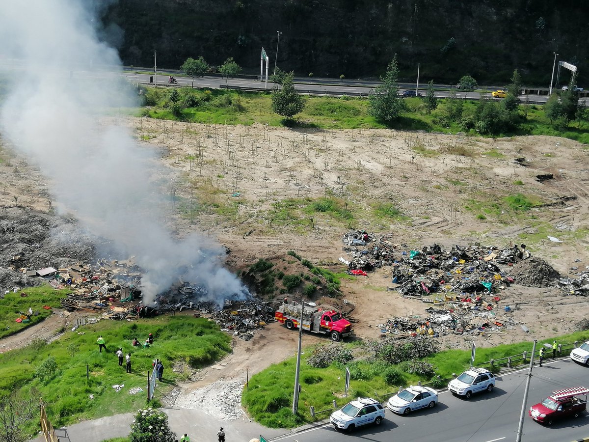 edrobb19's tweet photo. @Rafael_Lugo_N, @TVCLaComunidad, @LoroHomero al menos se logró que no sigan botando ni quemando desperdicios, esperemos que lo limpien y repongan los árboles afectados https://t.co/e9JdQeFHNQ