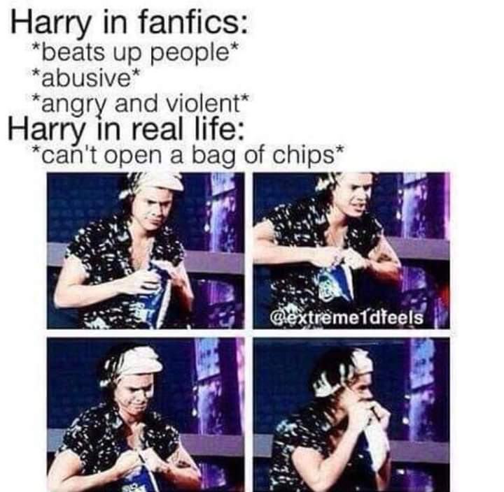 1DFan_TPWK's tweet photo. @Harry_Styles hehehe need me to help you open that bag, love?
.
.
I love you. 😜 https://t.co/qsCsxpm9TV