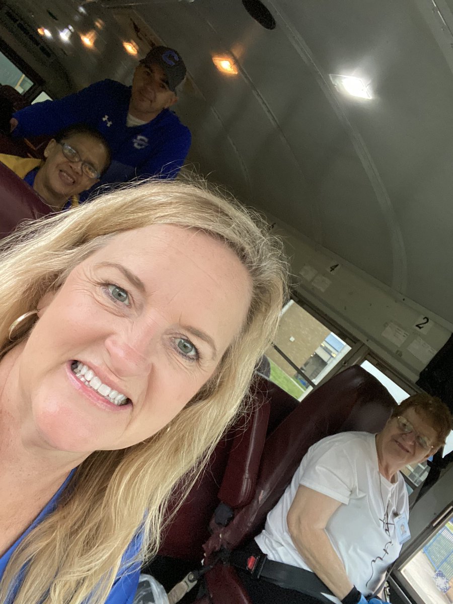 RondaPhillips's tweet photo. Loved delivering food and work packets to some CCS students ! What a blessing to see their faces. #ccsathomelearning https://t.co/7lnYM4rkLi