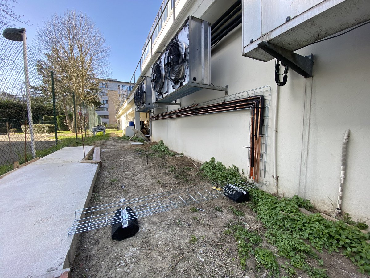 g_marsot's tweet photo. 🚧 - Malgré la situation actuelle, notre partenaire @STULZ_USA a bien avancé sur la partie frigo du site de @dc2scale Velizy !
@oliviermis https://t.co/UXtsa9Lpl1