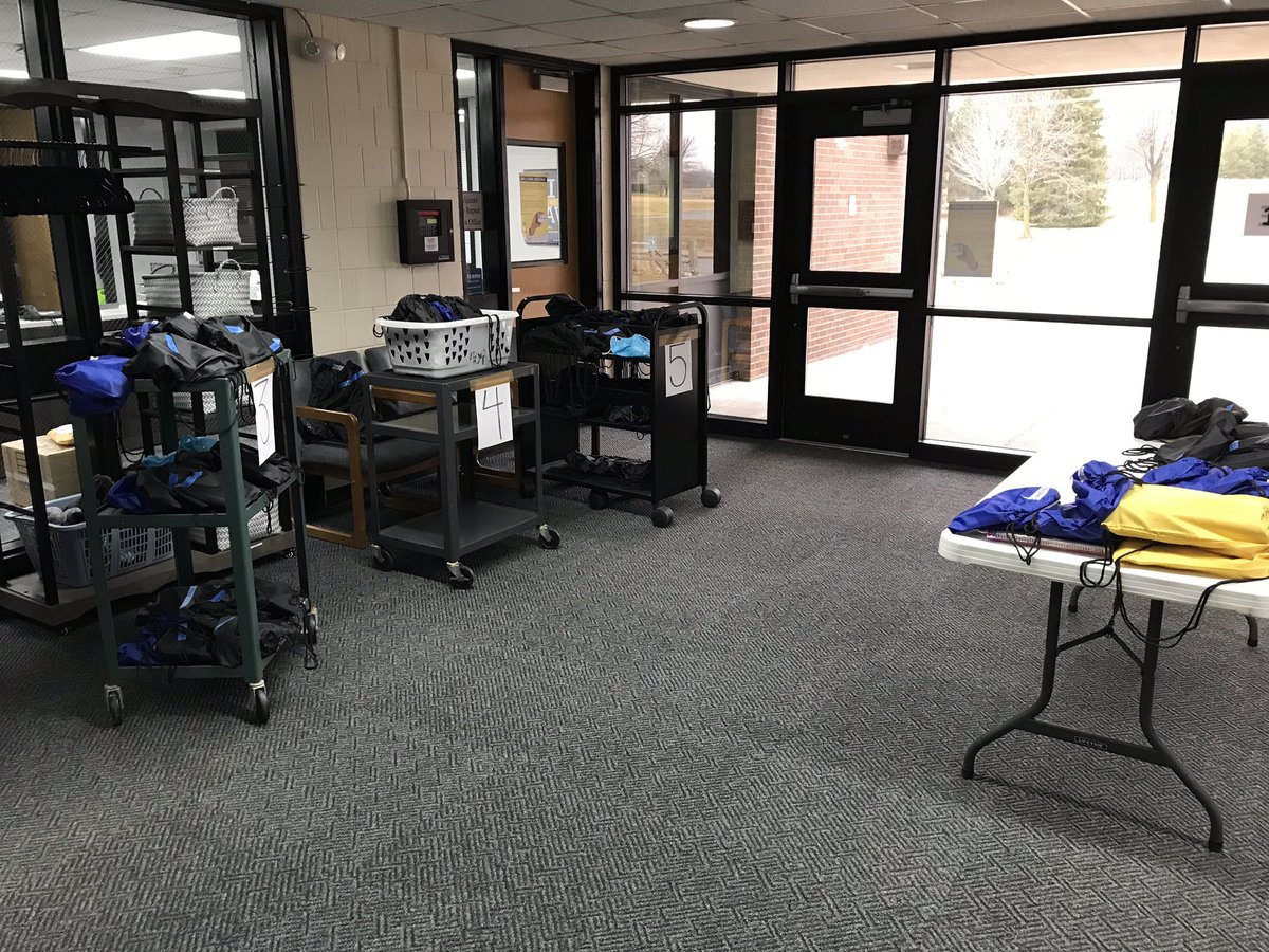 OndePerpsFdn's tweet photo. #relationshipsmatter #Fivehawks #wearePLSAS We are ready for iPad distribution at 11:00! 16 volunteers ready to give up a few hours of spring break to help students! Can’t think of a better example of service leadership! Proud to be a part of this marvelous team. https://t.co/BlbhISbnC8