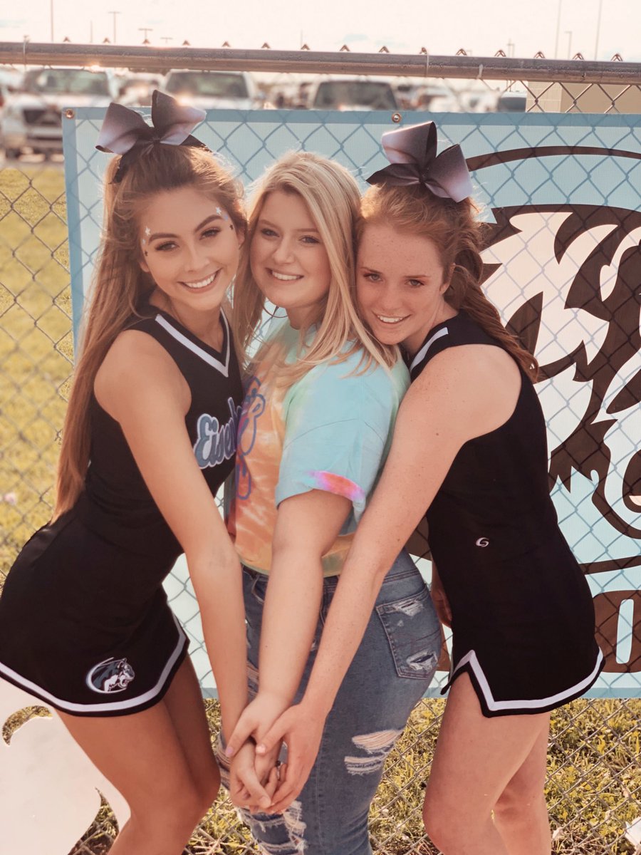 MajherGillian's tweet photo. happy 18th birthday gail!!!!! i love you soooo much and can’t wait to celebrate with you! 🤪💗💗 https://t.co/6sceCDJ5ib