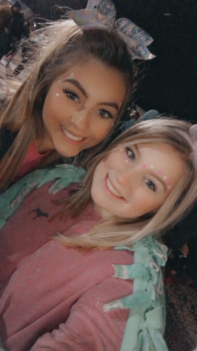 MajherGillian's tweet photo. happy 18th birthday gail!!!!! i love you soooo much and can’t wait to celebrate with you! 🤪💗💗 https://t.co/6sceCDJ5ib