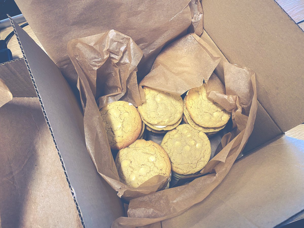 NorthantsPCSO's tweet photo. MASSIVE SHOUTOUT to #Butterwick #Corby for donating a load of ready made bakes to @CorbyPolice as they are now closed and wanted to say thank you to us, amazing gesture from them. On behalf of us all THANK YOU SO MUCH! @NorthantsPolice @NorthantsChief @NTelegraph please RT ALL💙 https://t.co/IOhisa6hrC