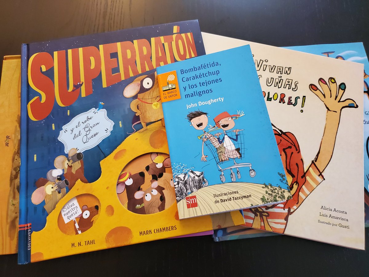 Hola!!! Esta tarde a las 6:30 #historiasdesdecasa#.
Hello! This afternoon at 6:30 I going to read aloud in Spanish.
Espero ver a mis abejitas. 
I hope you will able to watch!