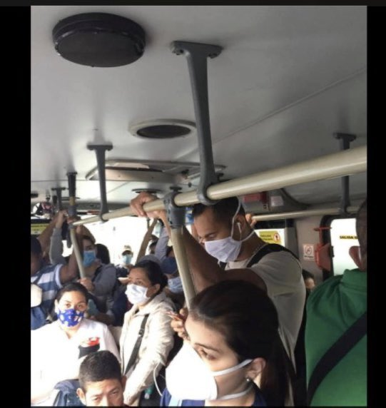 DixFM's tweet image. #URGENTE en Colombia

Preocupante situación en ciudades como Bucaramanga, Medellín, Cali y Bogotá, en las que se reportan aglomeraciones en servicios de transporte público a pesar de las medidas de toque de queda y cuarentena decretadas. El mensaje NO se entendió! #QuedateEnCasa