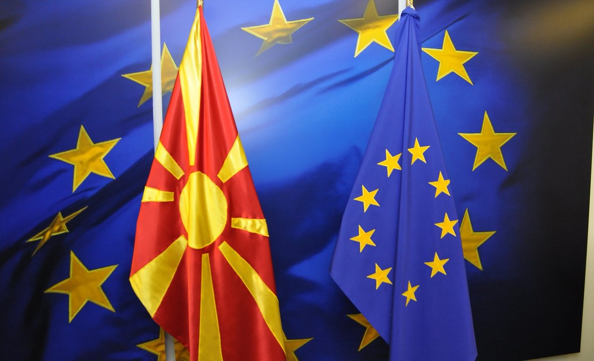 Почитувани граѓани, од сесрце ви честитам!
Донесена е одлука, нашата Македонија да започне преговори за членство во Европската Унија. 

Драго ми е што како пратеник најдиректно, заедно со колегите и сите вие бевме рамо до рамо во овие предизвици и успеавме!
 #МКвоЕУ #МКвоНАТО