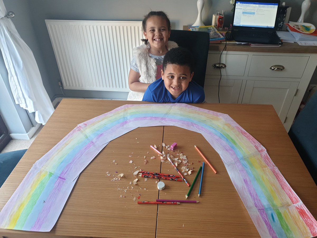 carriemay16's tweet photo. @TheOaksIpswich Art class for today 🌈🌈 https://t.co/4NSCfDcHlh