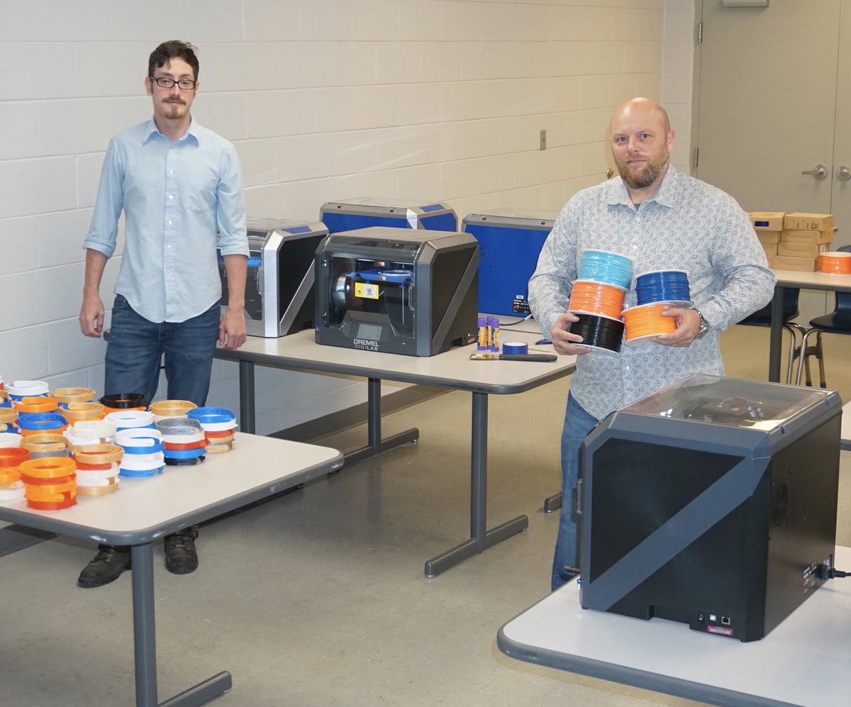 Chris1968TN's tweet image. Computer Aided Design Technology program @MorristownTCAT has been working none stop 3D printing medical face shield headbands. 19 printers up and running! First shipment is on its way now. @CollegeSystemTN @mikekrauseTN @TNHigherEd @GovBillLee