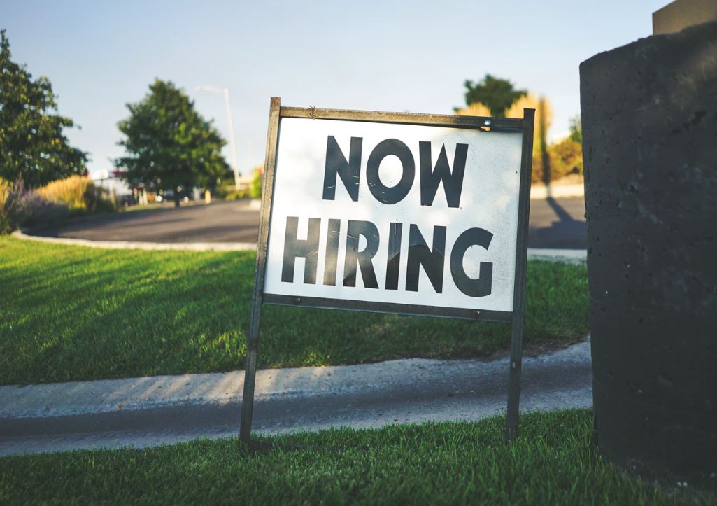 MidYorkshireNHS's tweet image. 1/
Our Trust is #recruiting. We need:

- Porters
- Domestics
- Housekeepers
- Maintenance Assistants
- Admin to work in our Estates and Facilities teams
- Electricians
- Fitters
- Plumbers

All on temporary contracts with immediate effect.