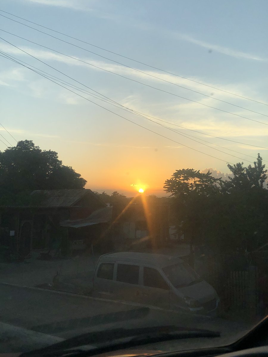 elijahchell's tweet photo. Uninstalling twitter in a few due to its toxicity at this serious calamity 👋
leaving you one good sunset photo taken at 5pm today as I sent home 1 colleague cos wa na syay masakyan kay hasta ang motor di na pwede pa backridan bisag mag asawa 🥴 #levog #BRBsizt https://t.co/EN1qgNxNwF