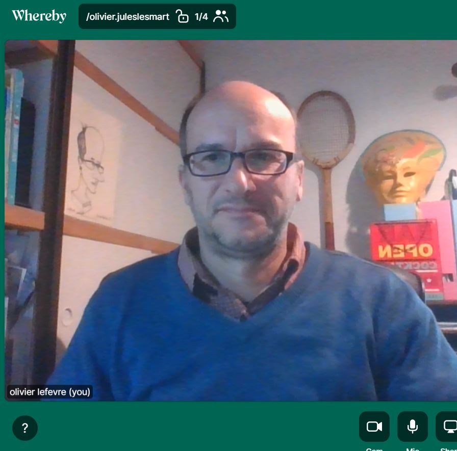 Après avoir expérimenté de plus en plus de conf call ces derniers jours,  je constate que la majorité d'entre nous ont un arrière plan blanc, alors pourquoi ne pas l'égayer et faire passer des messages, devinettes, ,... divers et variés.   #meilleur_arriereplan  #best_backdrop