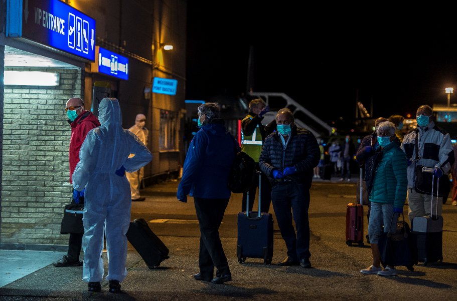 BeAirForce's tweet photo. A @BeAirForce consular flight brought back stranded compatriots from Spain. Our colleagues from @15WAirTransport and the military airport #BruMil as well as a 2WTac CBRN disinfection team have done a great job of bringing everyone back safe and sound. #Covid19 #StrongerTogether https://t.co/iFbD2PjKLJ