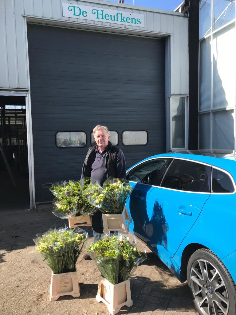 iperen_nl's tweet image. Ook in de Bommelerwaard aandacht voor de #flowerboostchallenge met orchideeën van @CJOrchids voor alleenstaanden en ouderen #tuinbouw