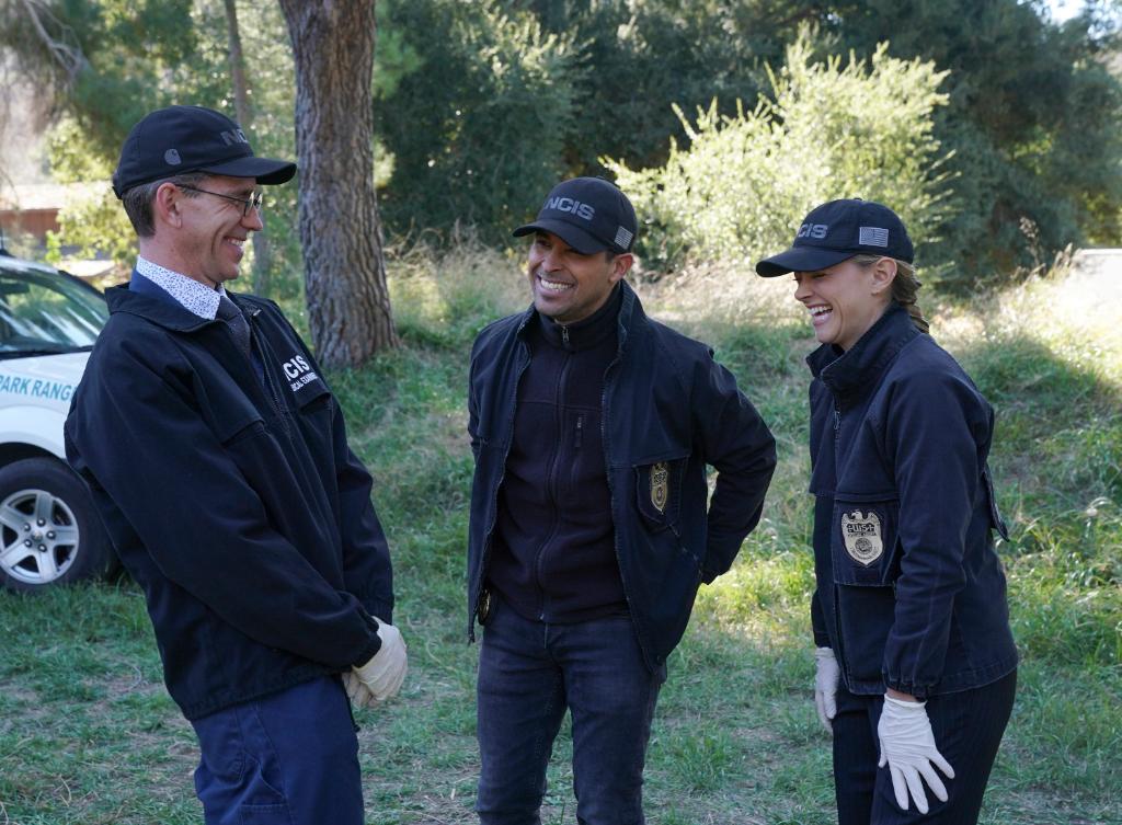 ncisverse's tweet photo. Something to smile about —  a new episode of #NCIS live tonight at 8/7c on @CBS and @CBSAllAccess: https://t.co/oR1KIG46gp https://t.co/YQ2GAeRET8