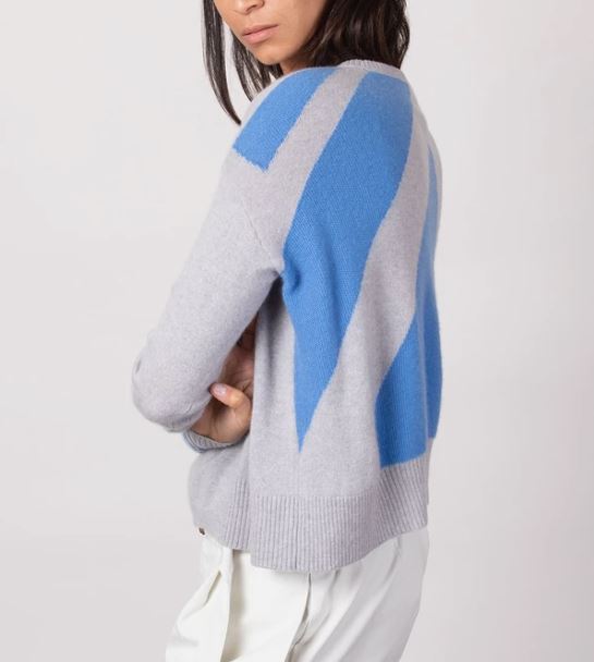 Our classic box shape in 100% Cashmere has an edgy colour block back and cuffs for stunning added interest
- 
#colourblock  #cashmere #100%cashmere #cashmereonline #duffywoman