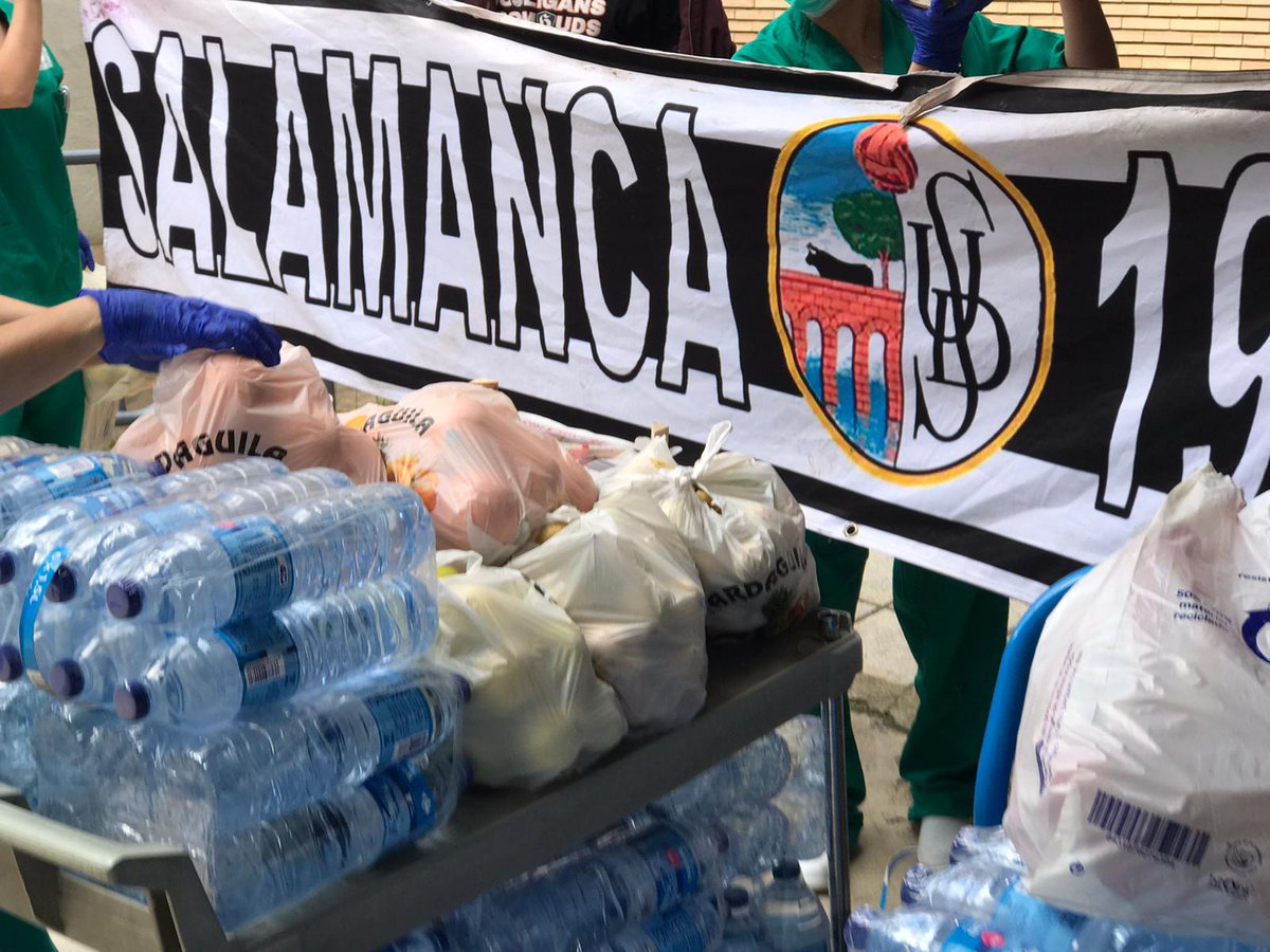 Salamanca1923's tweet photo. La peña oficial del @salamancacfuds SALAMANCA 1923 ha entregado 450 l. De agua y 50 de comida en el día de hoy a los sanitarios del Hospital Clínico Universitario que estos durísimos días lo están dando todo por nosotros, G R A C I A S.
#QuédateEnCasa
#SoloYSiempreUDS 🏴🏳️ https://t.co/Tiy0hoDJV9
