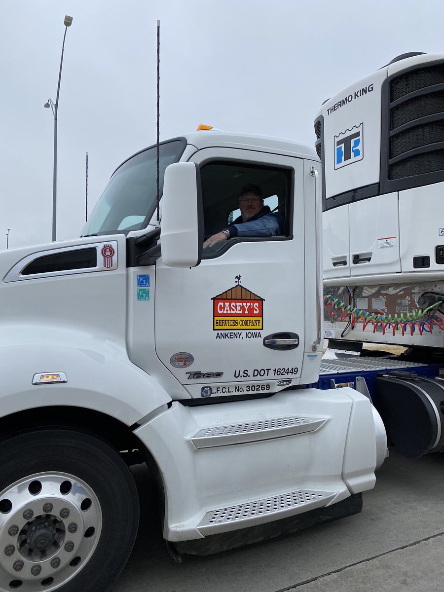 iowamotortruck's tweet photo. What a great turnout so far!  Thank you truck drivers!  #ThankATrucker https://t.co/MZHb4tdWYj