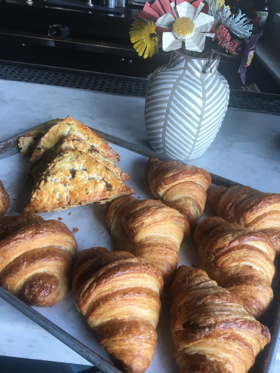 aliceblue_hou's tweet image. Mmmmm we’re not Monkeying around today at the Pick-Up Window!! 🐵🥮 Come and grab Canopy Pastries like Monkey Bread, Muffins, Quiche, Coffee and Cocktails To-Go NOW! #HoustonHeights #SweetTreats #PickUpWindow #HoustonBakery
