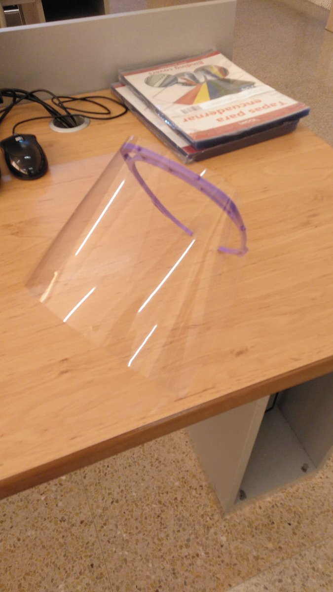Bidebieta_FP_LH's tweet photo. @Bidebieta_FP_LH ko irakasleak ere etxetik lanean, babes-pantailak sortzen, euskal hospitaletan erabili ahal izateko!! @IkaslanBizkaia @tknika https://t.co/gQXbmkZIdt