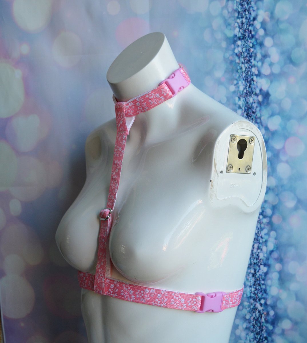 Nekollars's tweet photo. #Puppyplayharness #puppyplaybdsm #puppyplaykink #puppyplaygear #petplaykink #petplayharness #bucklecollar #Bodyharness #BodyHarnesses #bodycage #harness #chestharness #bdsmharness #nekollarsharness #strapharness - More at our #Nekollars Etsy shop! ➡️ https://t.co/n1omOEKzMj 🛒 https://t.co/zqBNIqD6HO
