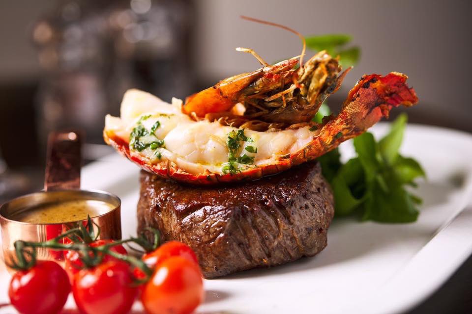 Only the finest cuts of meat &amp; the freshest seafood goes into each of our dishes 🥩 🦐 

Our beautiful Surf &amp; Turf is the pinnacle of each of these 🥰