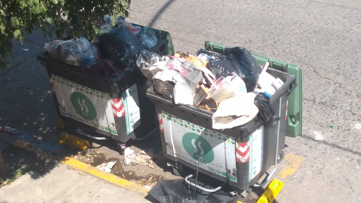 arielsalemi's tweet photo. @MuniCba  12 días sin recolección https://t.co/qQtWsxliUB