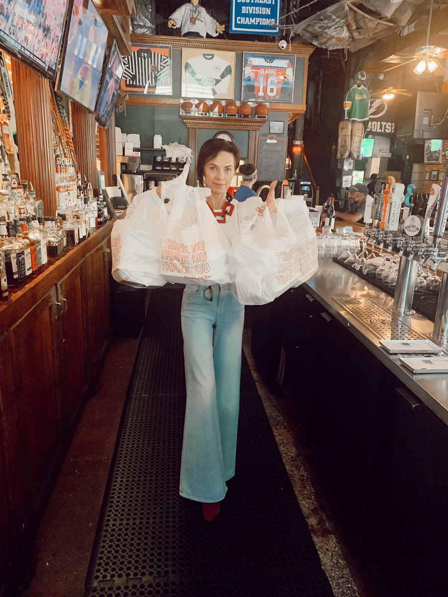 Did you know it’s Great American Take-Out Day? Come grab some great food Togo for this beautiful day ☘️ #shakenbakewings #hattricks #hattrickstavern #greatamericantakeout #supportlocalbusinesses