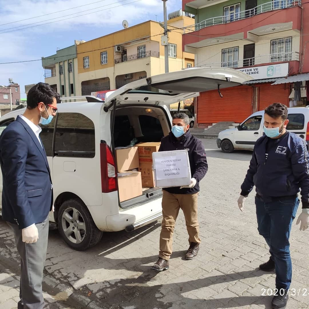 gencrefahurfa's tweet photo. Korona virüsü salgını ile mücadele kapsamında Şanlıurfa teşkilatları olarak bizlerde kayıtsız kalmadık. 65 yaş üstü ve ihtiyaç sahiplerine yardımlarımızı Gençlik Kolları Başkanımız öncülüğünde ulaştırmaya devam ediyoruz. 
@rprefahpartisi @ErbakanFatih @gencrefah  @rpyemretasci https://t.co/yreuZgHarL