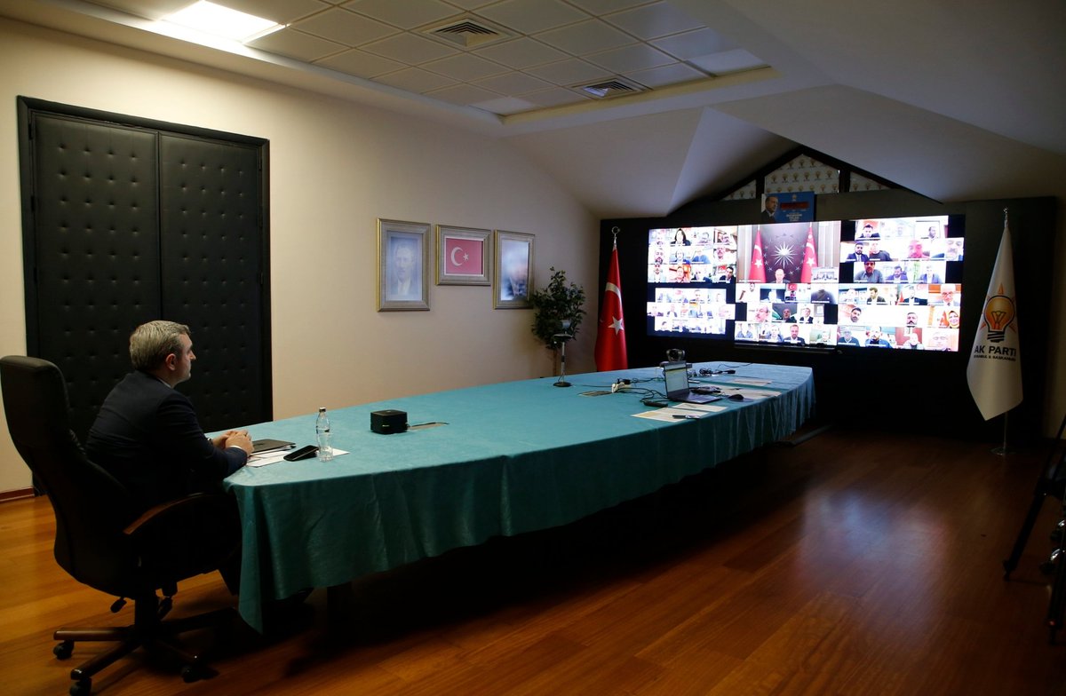 bayramsenocak's tweet photo. Başkanımız Sn. @RTErdogan'ın teşrifleriyle; İlçe Başkanları ve Belediye Başkanları Toplantımızı video konferans ile gerçekleştirdik.

Koronavirüs ile mücadelede devletimizin tüm birimleriyle yürüttüğü çalışmalara teşkilatımızın ve belediyelerimizin verdiği desteği değerlendirdik. https://t.co/SuhsJwtsFE