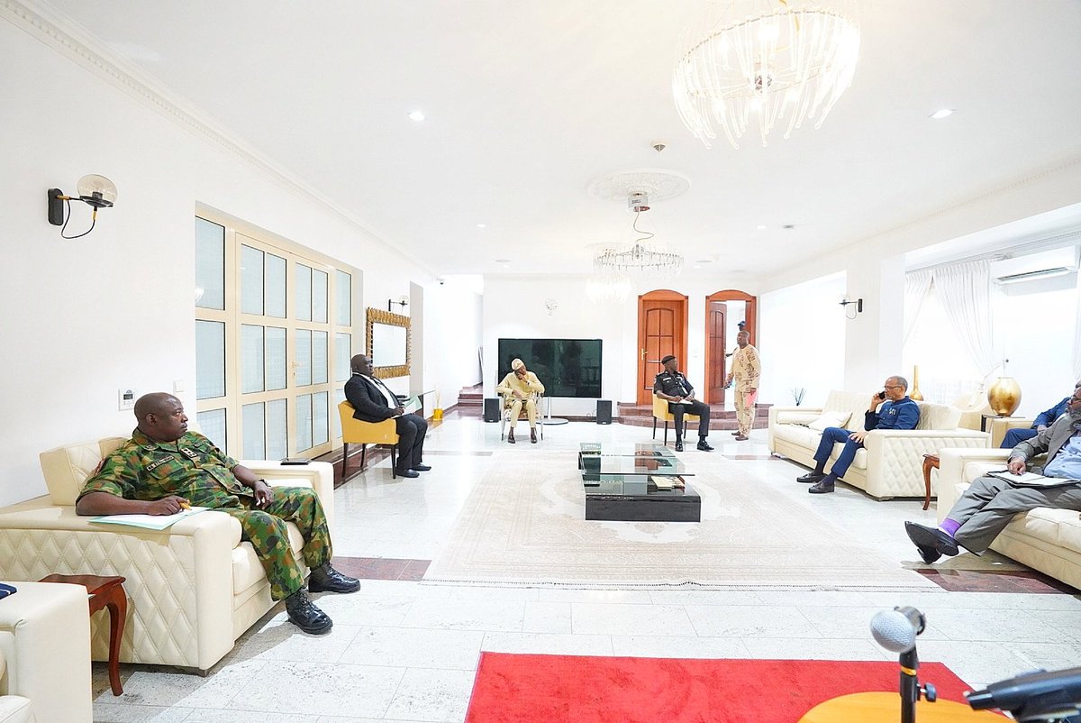 jidesanwoolu's tweet image. As we make all effort to fight #COVID19, we also need to ensure that our security is improved to ensure unsavory characters do not take advantage of the situation.

The State Security Council met today observing #SocialDistancing while planning for our state.

#StayHomeStaySafe