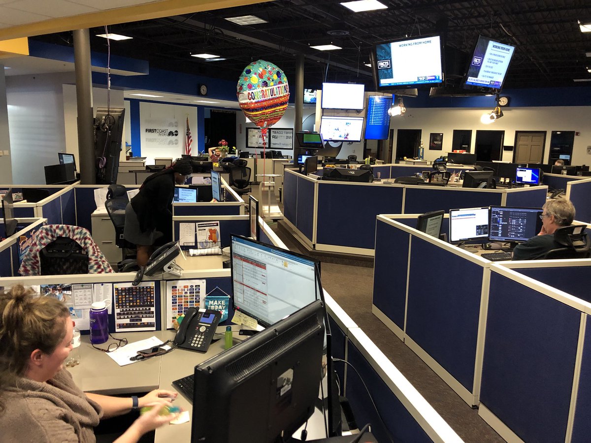 jinde's tweet photo. Working from home and social distancing while providing critical information for the First Coast. Believe it or not, even more people working from home tmrw. #StopTheSpread @FCN2go #Jacksonville #FirstCoastStrong https://t.co/CvrVDEJjkJ