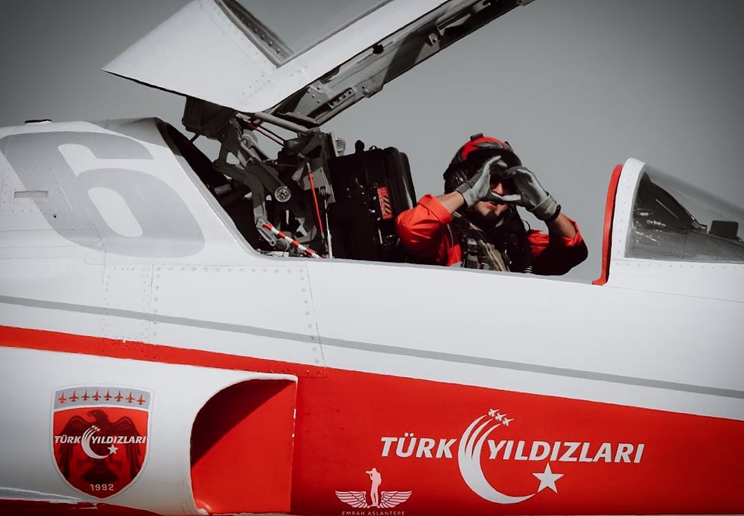 turkishstar6's tweet photo. 🇹🇷HAVACIYI GÖZLERİNDEN ANLARSIN JET SESİNİN KALBİNDE HİSSETTİĞİNİ. Turkish Stars6™🇹🇷
#turkishstars #türkyıldızları #turkyildizlari #turkhavakuvvetleri #pilot #harbiye #turkishairlines #hho #turkiye
#havaharpokulu #photography https://t.co/srcJtsD5Z8