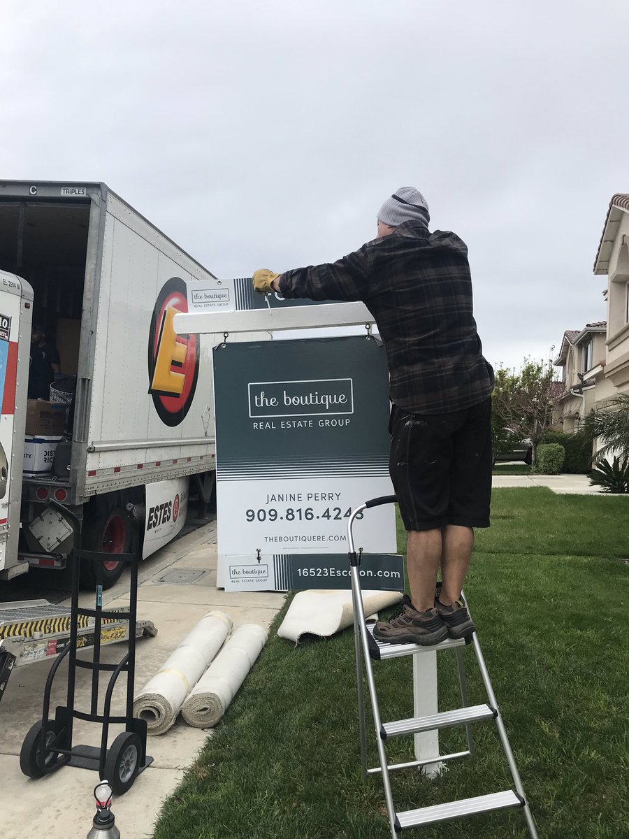 When your clients get in on the fun! 😘 🚚 tellmehomeworth.com 

#sold #forsalesign #movingday #perrylifestyle #tellmehomeworth