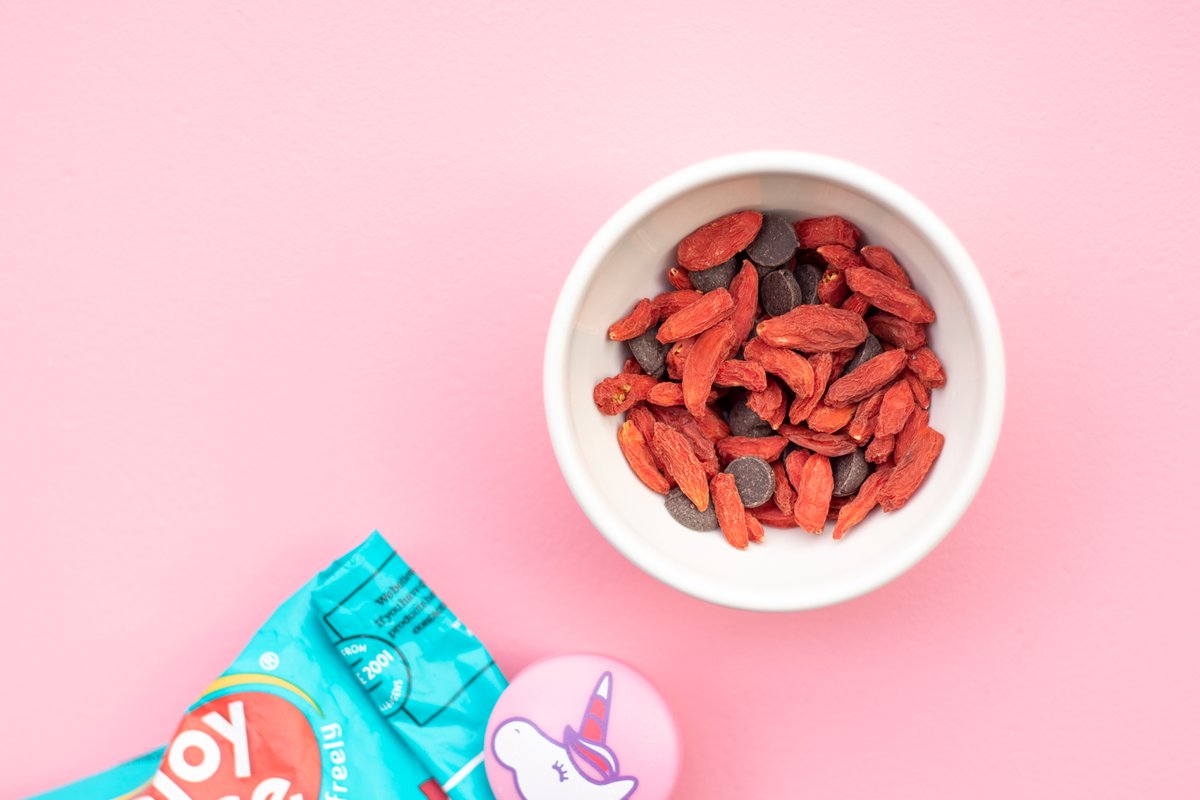 JOYFETTI's tweet photo. { NEW BLOG POST } sweet snack: goji berries + chocolate chips ⇢ https://t.co/E0ARzcpygD https://t.co/GpJAhtMIRu
