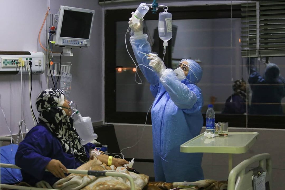 _SJPeace_'s tweet image. Every 10 minutes a person in Iran is dying from the Corona Virus including Doctors. Iran is facing a Corona Virus Catastrophe due to U.S sanctions which are preventing the import of much needed medicine and medical equipment. 

PLEASE TALK ABOUT IT 😭💔

#EndCOVIDSanctions